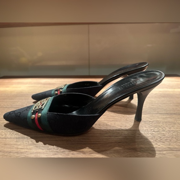 Gucci Black Heels with Signature GG Detail